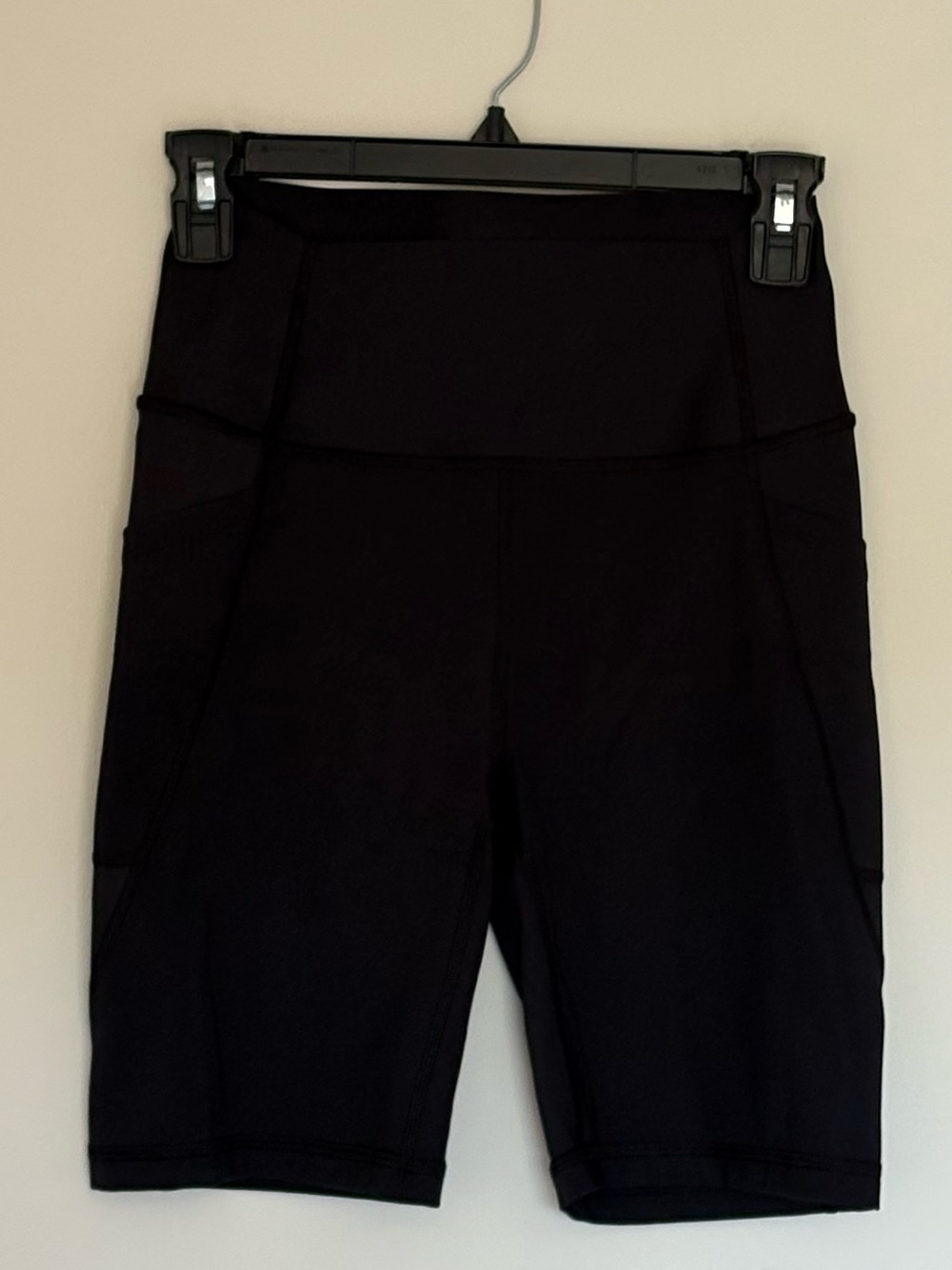 GapFit Women's Sculpt Revolution Black Bike Shorts Compression Waist Pockets